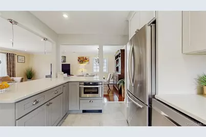 110 Roeckel Avenue, Valley Stream, NY 11580 - Photo 9