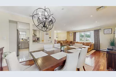 110 Roeckel Avenue, Valley Stream, NY 11580 - Photo 7