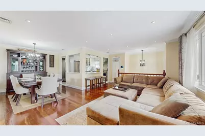 110 Roeckel Avenue, Valley Stream, NY 11580 - Photo 5