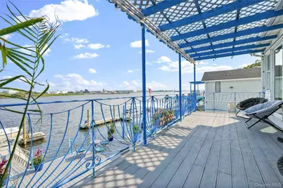 15579 Bayview Avenue, Rosedale, NY 11422 - Photo 35