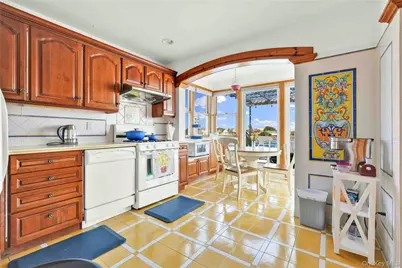 15579 Bayview Avenue, Rosedale, NY 11422 - Photo 19