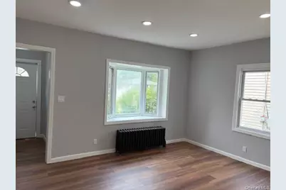 110 Woodside Avenue, Freeport, NY 11520 - Photo 3