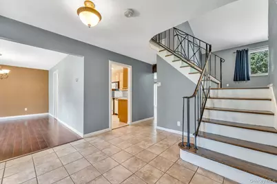 5 Montrose Lane, East Northport, NY 11731 - Photo 7