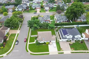 33 Shelter Hill Rd, Plainview, NY 11803 - Photo 29