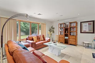 33 Shelter Hill Rd, Plainview, NY 11803 - Photo 11