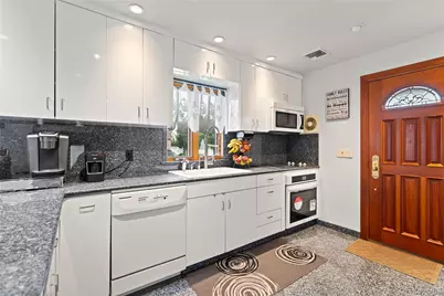 33 Shelter Hill Road, Plainview, NY 11803 - Photo 7