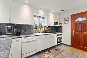 33 Shelter Hill Rd, Plainview, NY 11803 - Photo 7