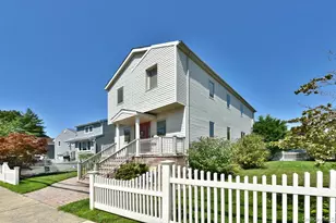 385 Oceanside Pkwy, Oceanside, NY 11572 - Photo 3