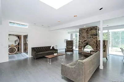 145 Arrandale Avenue, Great Neck, NY 11024 - Photo 7