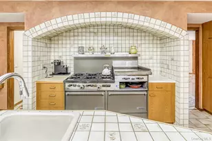 352 Phillips Hill Rd, New City, NY 10956 - Photo 17