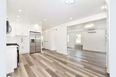 180 Evelyn Road, Mineola, NY 11501 - Photo 5