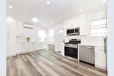 180 Evelyn Road, Mineola, NY 11501 - Photo 13