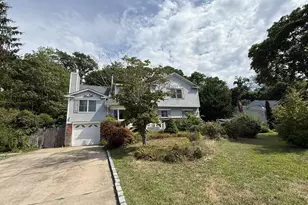 216 Glenwood Ln, Port Jefferson, NY 11777 - Photo 3