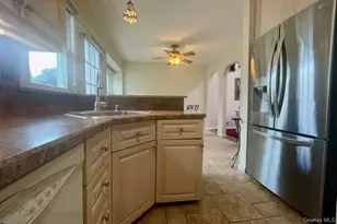 42 Primrose Ln, North Babylon, NY 11703 - Photo 11