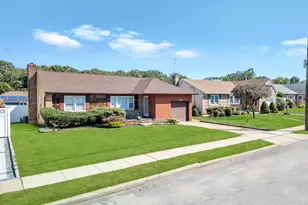 885 Downing Rd, Valley Stream, NY 11580 - Photo 3