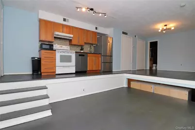 200 Hilton Avenue #55, Hempstead, NY 11550 - Photo 5