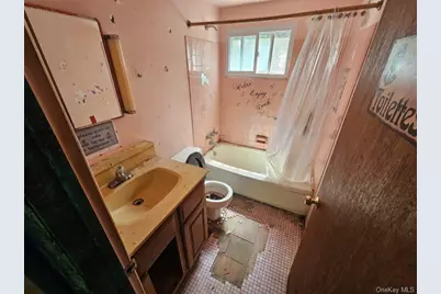 51 Shore Road, Hampton Bays, NY 11946 - Photo 9