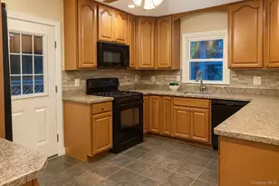 870 Horton Ave, Mattituck, NY 11952 - Photo 5