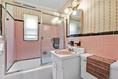 50-12 Utopia Parkway, Fresh Meadows, NY 11365 - Photo 11