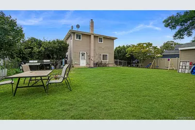 12 Garden Street, Bay Shore, NY 11706 - Photo 21