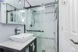 426 Calhoun Ave, Bronx, NY 10465 - Photo 5