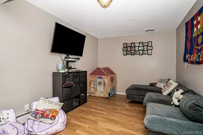 42 Hendrickson Avenue, Lynbrook, NY 11563 - Photo 15