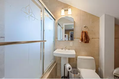 557 Newbridge Road, East Meadow, NY 11554 - Photo 9