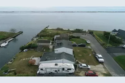 39 Barracuda Road, East Quogue, NY 11942 - Photo 7