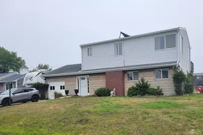 39 Barracuda Road, East Quogue, NY 11942 - Photo 1