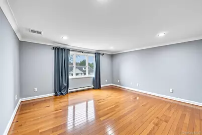 534 S Greene Avenue, Lindenhurst, NY 11757 - Photo 27