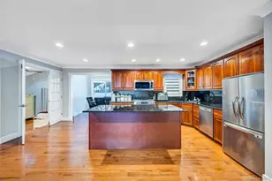 534 S Greene Ave, Lindenhurst, NY 11757 - Photo 11