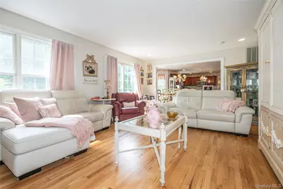 6 Rolling Wood Court, Hauppauge, NY 11788 - Photo 19