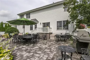 6 Rolling Wood Ct, Hauppauge, NY 11788 - Photo 13