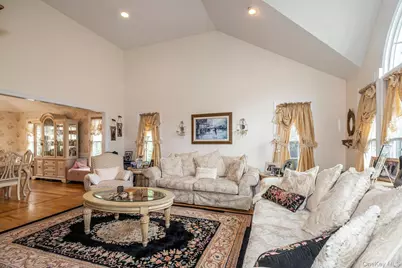 6 Rolling Wood Court, Hauppauge, NY 11788 - Photo 31