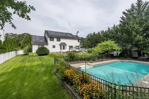 6 Rolling Wood Ct, Hauppauge, NY 11788 - Photo 11