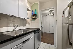 3121 Middletown Rd, Bronx, NY 10461 - Photo 9