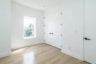 6 Lee Gray Ct, Glen Cove, NY 11542 - Photo 13