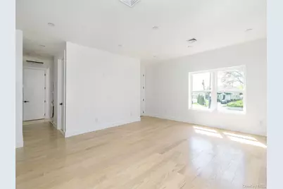 6 Lee Gray Court #2, Glen Cove, NY 11542 - Photo 3