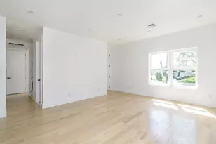 6 Lee Gray Ct, Glen Cove, NY 11542 - Photo 3