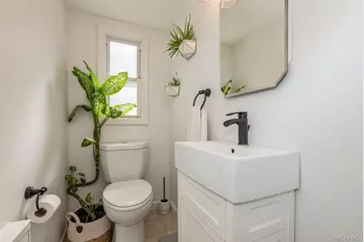 375 W Windsor Parkway, Oceanside, NY 11572 - Photo 25