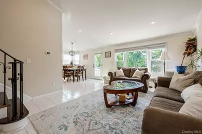 375 W Windsor Parkway, Oceanside, NY 11572 - Photo 9