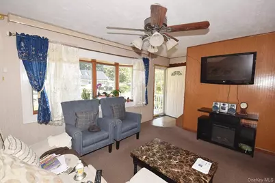 14 E Walnut Street, Central Islip, NY 11722 - Photo 3