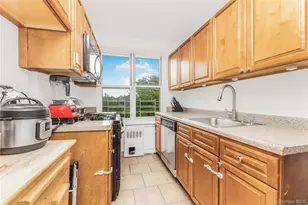 1300 Midland Ave, Yonkers, NY 10704 - Photo 9