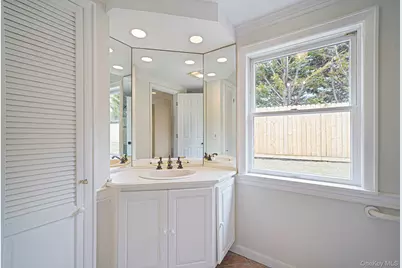 2 Bay Place, Bay Shore, NY 11751 - Photo 15