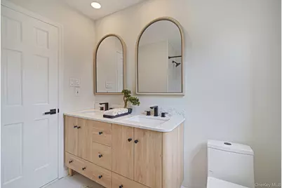 2 Bay Place, Bay Shore, NY 11751 - Photo 21