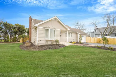 2 Bay Place, Bay Shore, NY 11751 - Photo 3