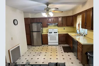 4934 Little Neck Parkway, Little Neck, NY 11362 - Photo 3