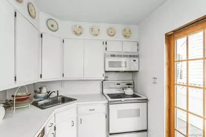 42 Westgate Road, Massapequa Park, NY 11762 - Photo 7