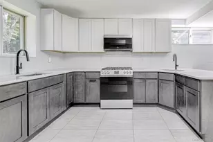 8 Beaver Hollow Ln, Airmont, NY 10952 - Photo 7