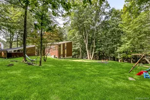 8 Beaver Hollow Ln, Airmont, NY 10952 - Photo 23